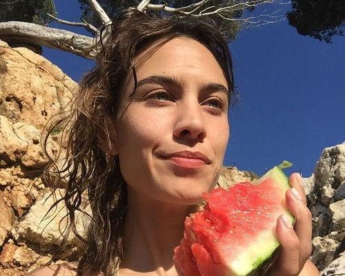 娱乐吃瓜酱英国,揭秘“娱乐吃瓜酱”背后的故事 第2张 娱乐吃瓜酱英国,揭秘“娱乐吃瓜酱”背后的故事 第2张